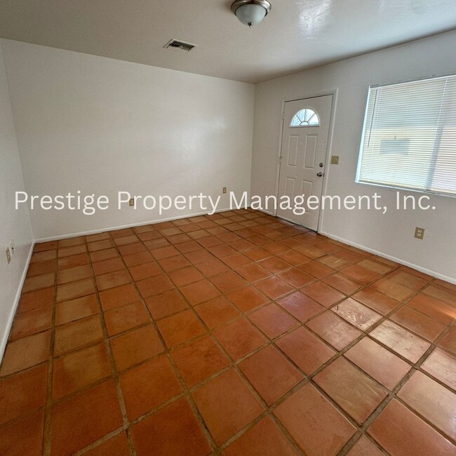 Building Photo - 2258