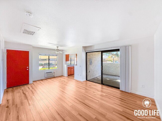 Foto del edificio - SD: Bright 1BD/1BA Condo in Mira Mesa with Pool, Private Patio & Reserved Parking