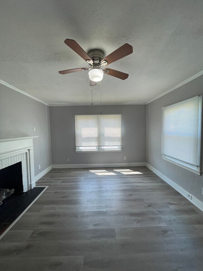 Foto del edificio - 2 bedroom One bath with new appliances