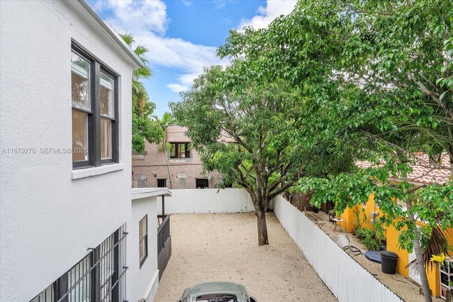 Building Photo - 177 NE 44th St