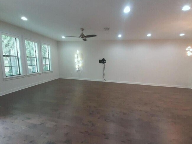 Foto del edificio - Gorgeous 3BR/2.5BA SOHO Townhome in Great ...