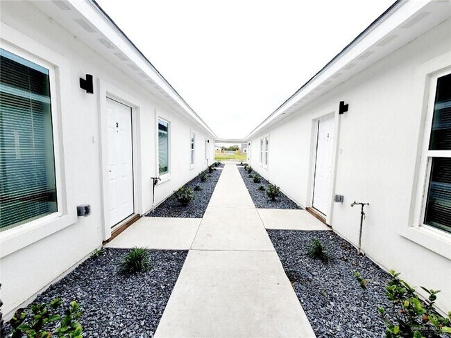 Building Photo - 13 Fuerte Ave