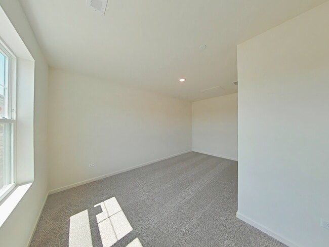 Foto del edificio - 351 Bridgeview Ct
