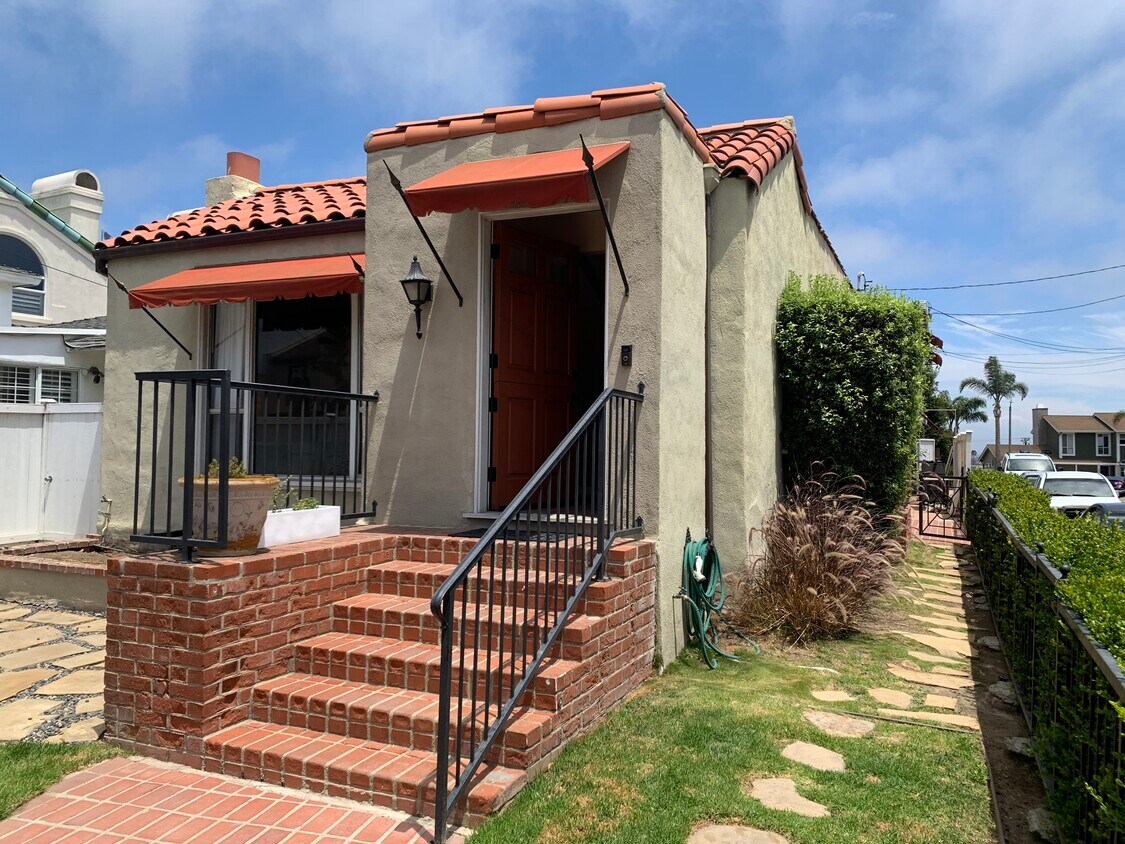 Front entry, ocean views from front yard - 1702 Golden Ave