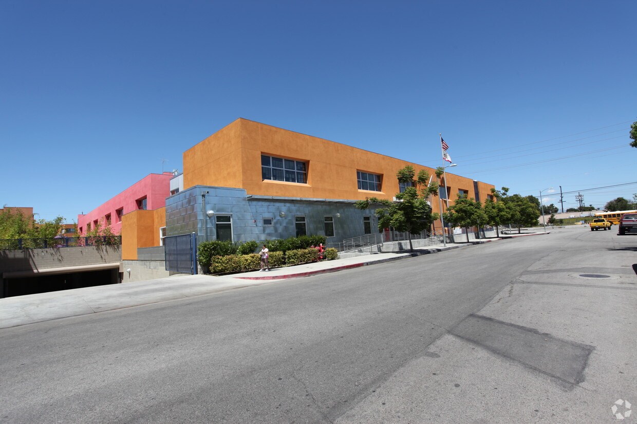 Building Photo - New Tierra Del Sol