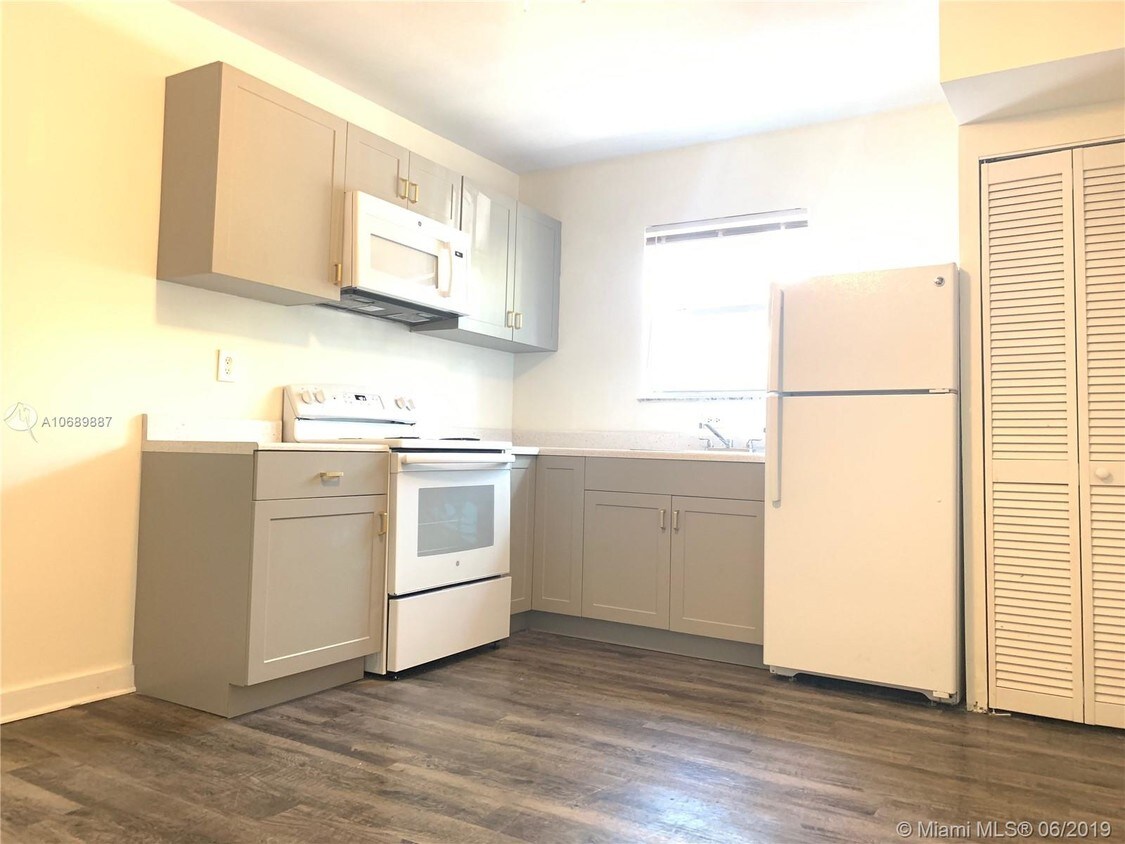 Foto principal - 451 NW 7th St