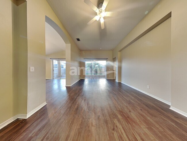 Building Photo - 1913 Sedgefield St