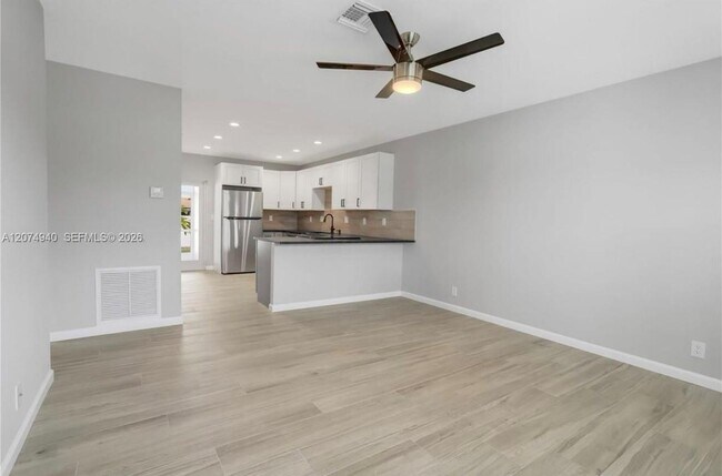 Foto del edificio - 2550 N Dixie Hwy