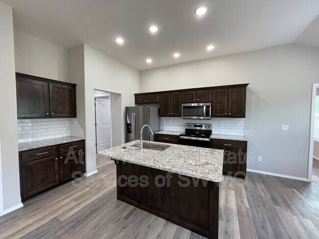 Foto del edificio - 612 Southgate Dr