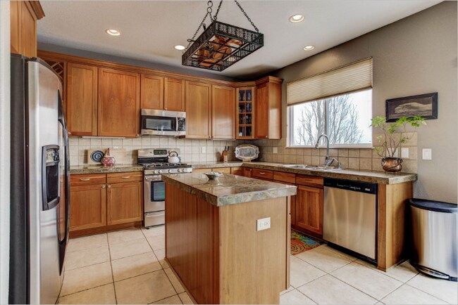 Foto del edificio - 493 Graham Cir