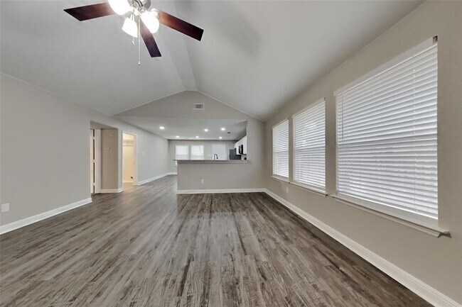 Foto del edificio - 34 Orchid Grove Pl