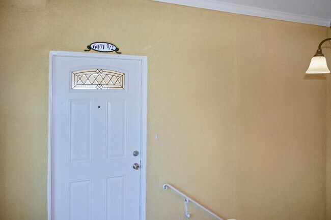 Foto del edificio - 6071 1/2 Pickford St