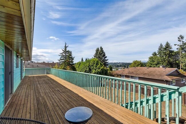 Foto del edificio - Amazing West Mountlake Terrace location wi...