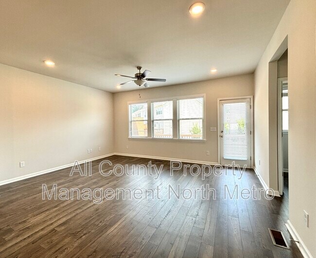 Building Photo - 3518 Hidden Valley Cir