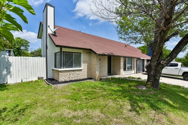 Building Photo - 1141 Royal Crest Dr