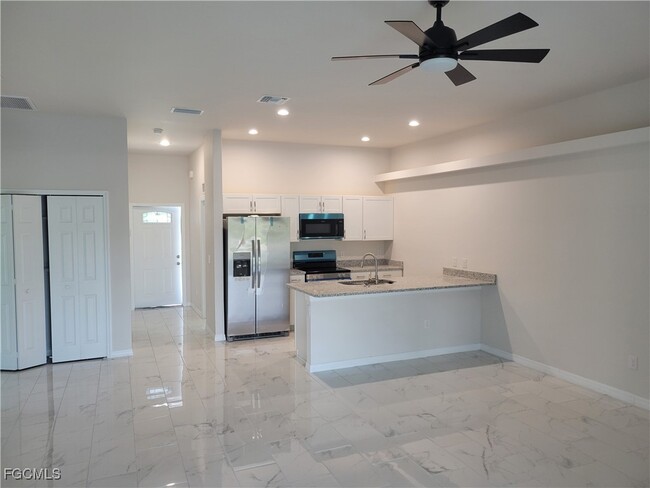 Foto del edificio - 3229 SW 15th Pl