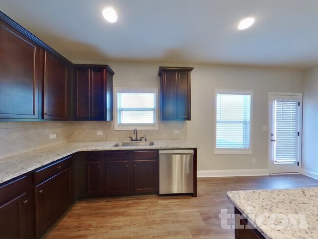 Building Photo - 131 Huntsman Dr