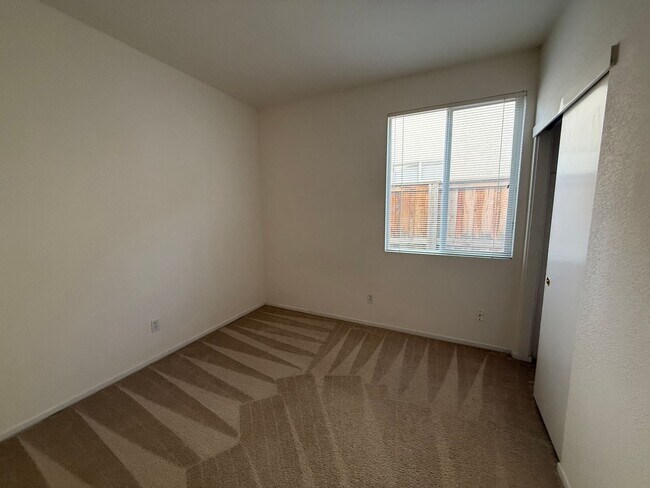 Foto del edificio - 1585 Headslane Rd