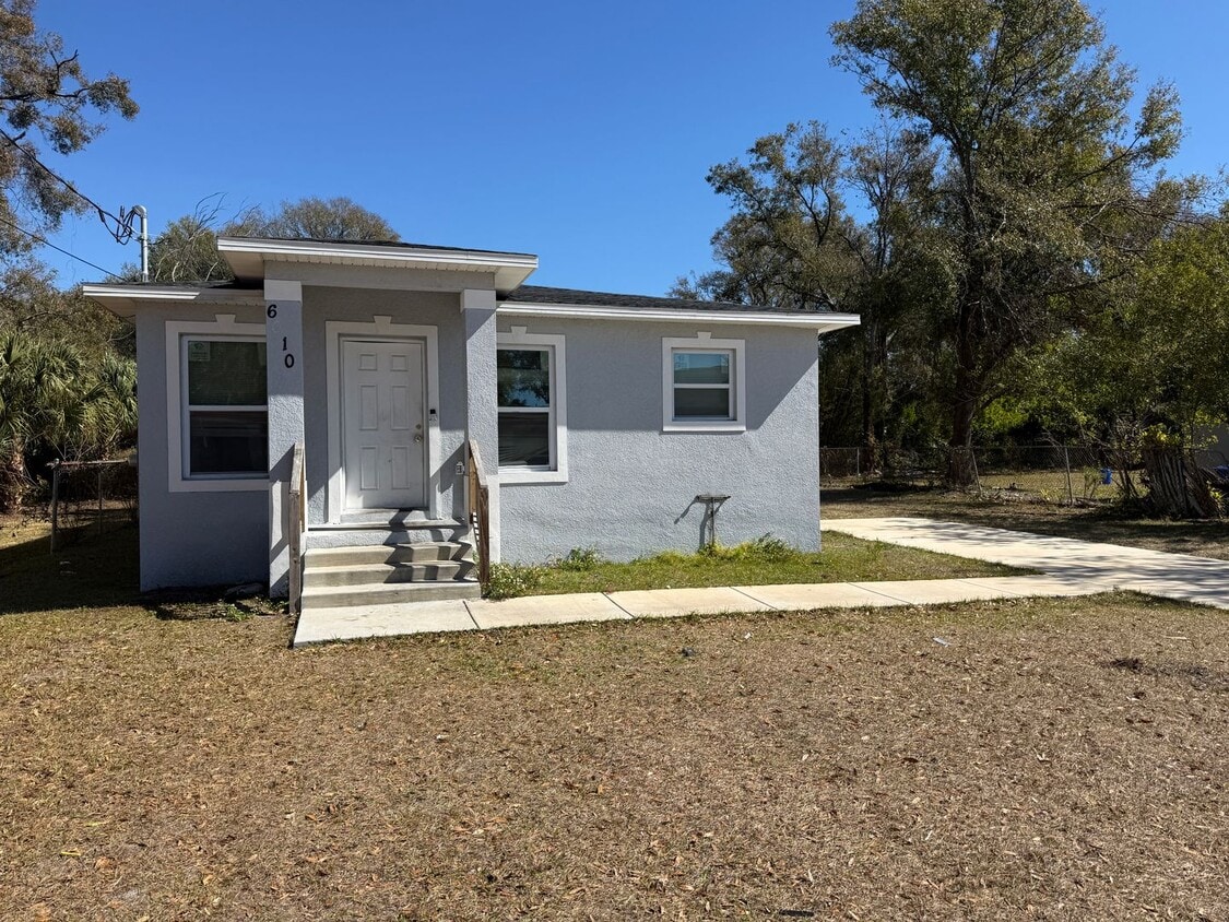 Building Photo - 3 Bed 2 Bath Home in Tampa!