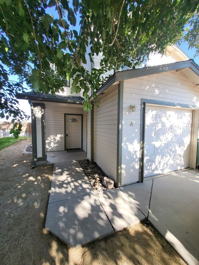 Building Photo - 296 Sweetwater Cir