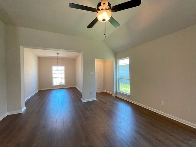 Building Photo - 3050 Dade Loop