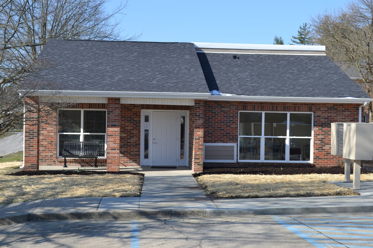 Primary Photo - Silver Creek Apartments