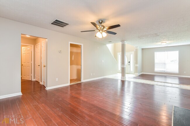 Foto del edificio - 1015 Crooked Creek Rd