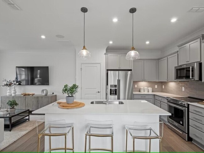 Foto del edificio - 3 Bedroom Townhome in Concord- Brand New