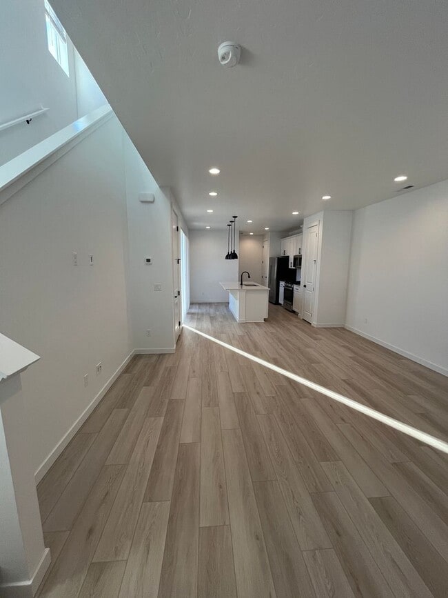 Building Photo - BRAND NEW 3 Bed 2.5 Bath Townhome