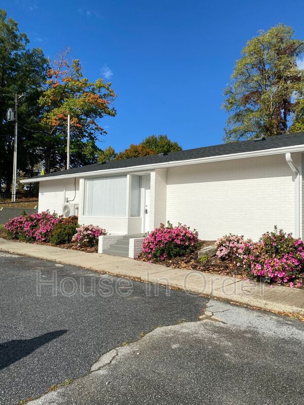 790 N Grove St Unit 790 N Grove B, Hendersonville, NC 28792 Condo for