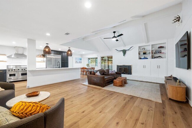 Foto del edificio - 2303 Inverrary Cir