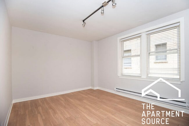 Foto del edificio - 511 W Belmont Ave