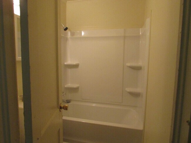 Foto del edificio - Spacious Three Bedroom