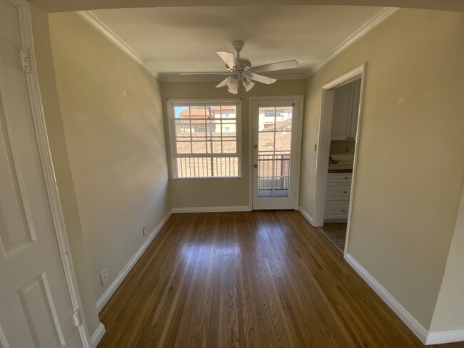 Dining Room - 300-322 N. Hollywood Way