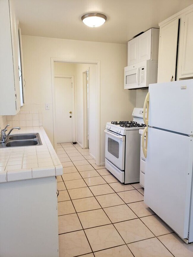 Building Photo - Recently Reduced!*Holiday Move In Special!!*Vintage duplex near La Mesa Village + basement storage!