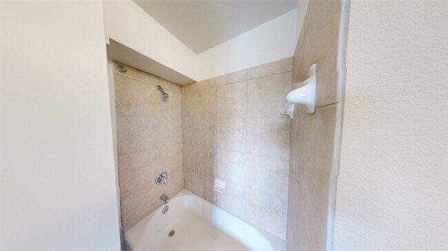 Foto del edificio - 310 S Jensen Dr