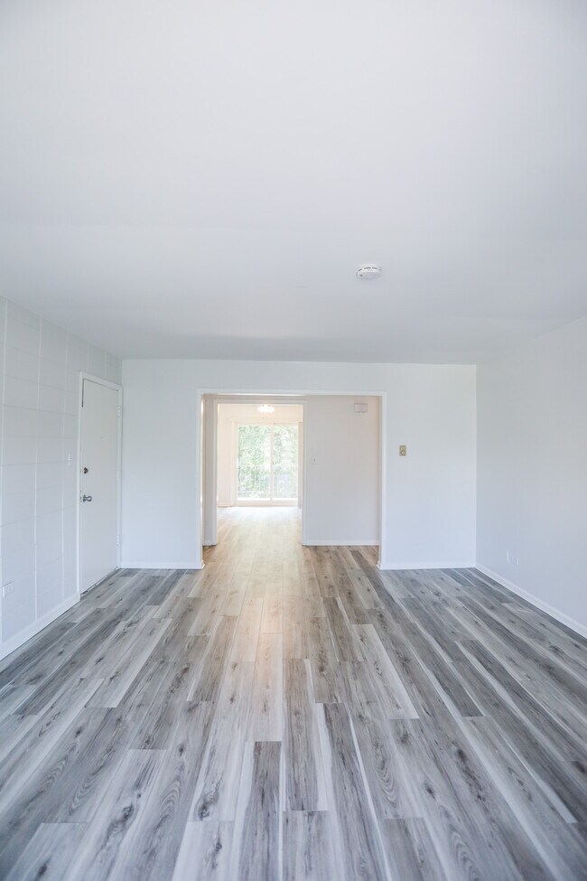 Building Photo - 300 Marlene Ct