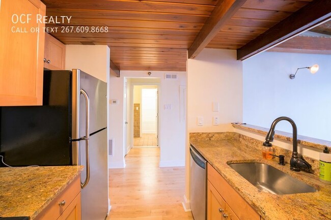 Building Photo - 1 Bed Old City Condo
