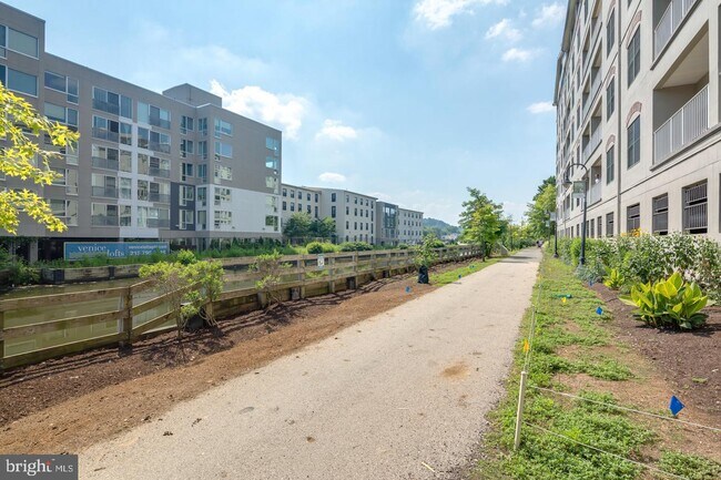 Foto del edificio - 4 Leverington Ave