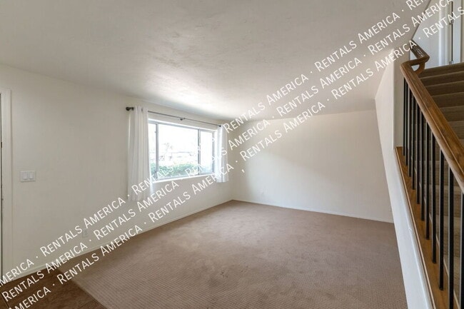 Building Photo - 935 N Venice Ave