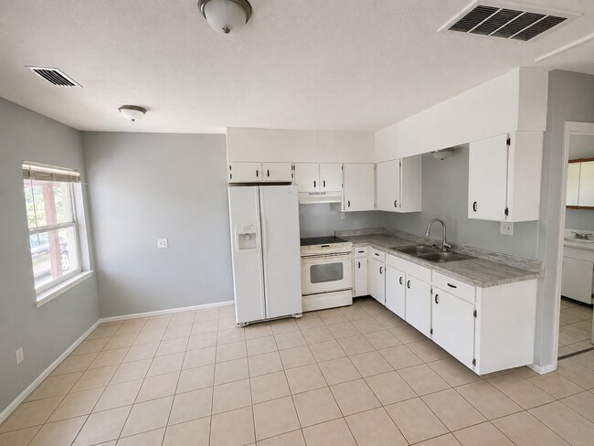 Foto del edificio - 1BR/1BA Dade City Duplex Near the Withlacoochee River