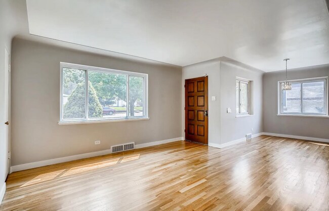 Building Photo - 2275 W Gill Pl