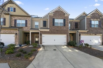 Building Photo - 2568 Vlg Pk Bnd
