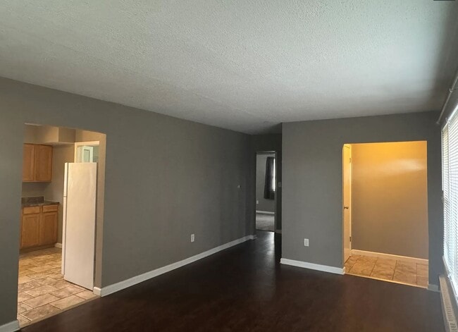 Building Photo - 374 N Levasseur Ave