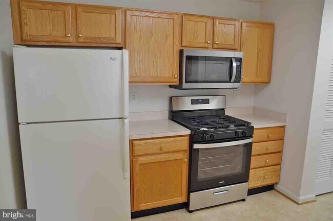 Building Photo - 502 Bradley Ct