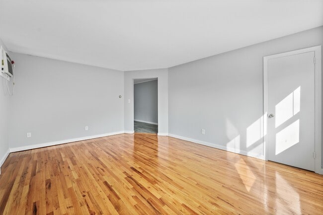 Building Photo - 419 New York Ave