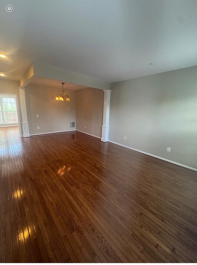 Building Photo - 11500 Sutherland Hill Way
