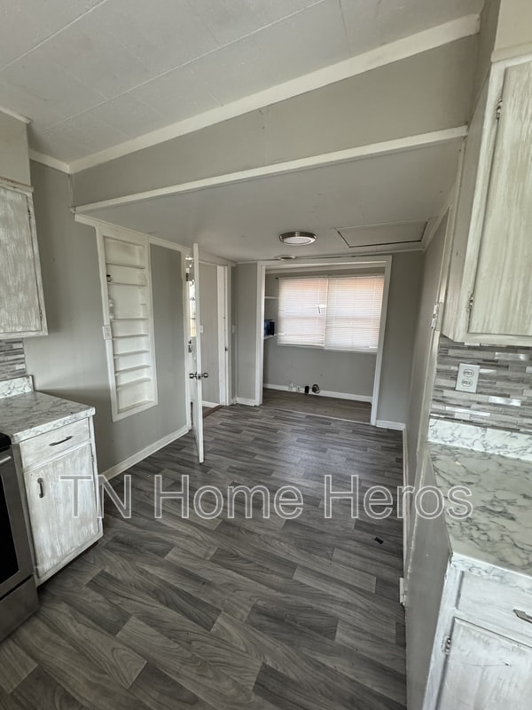 Foto del edificio - 2409 Hoitt Ave