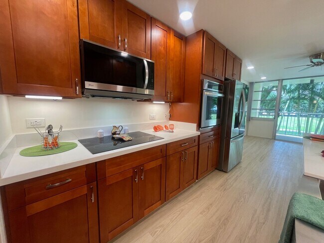 Foto del edificio - 2/2 Condo with 1 parking in Pool Community