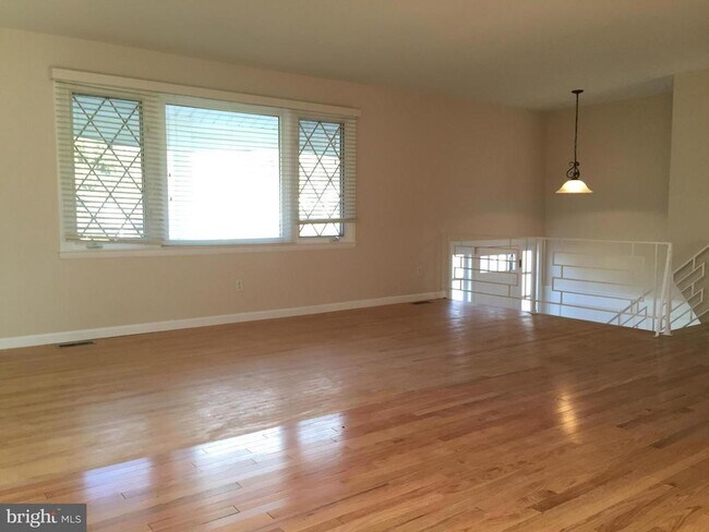 Building Photo - 9221 W Stayman Dr